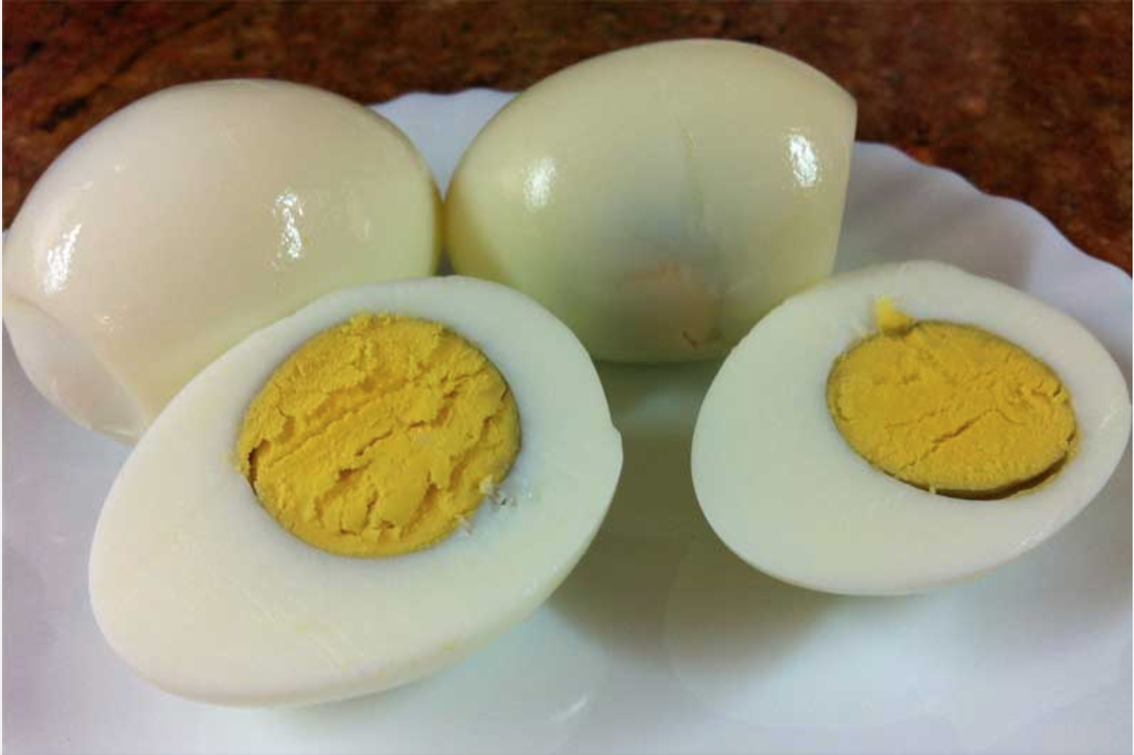 Setas en conserva con huevos cocidos y boniatos.